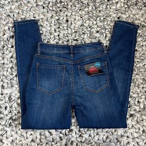 NWT Celebrity Pink Skinny Curvy Mid Rise Jeans